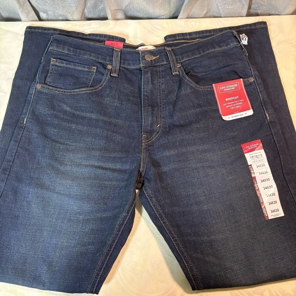 NWT- Levi's Men's Dark Indigo Bootcut Jeans